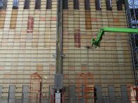 80 feet high wall