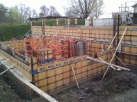 Garage with retaining wall - installed foundation