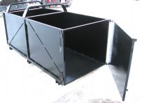 Cage servant de poubelle sur chantier.