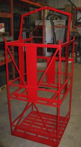 Cage pour cuve à béton avec rangement en-dessous